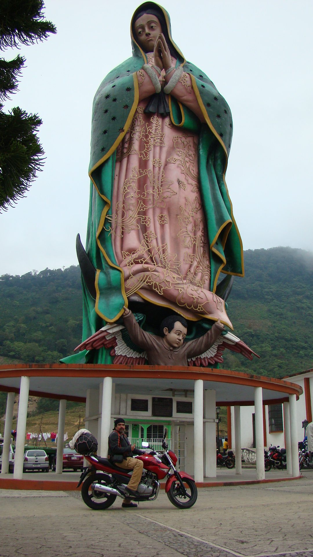 Virgen de 12m