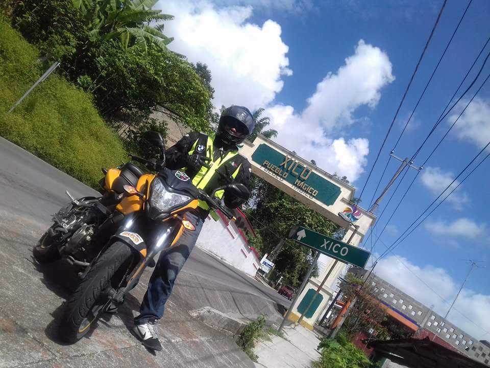 comiendo una cecina xiqueña