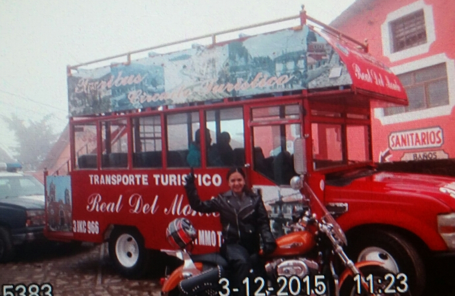 Saludando a Dios casi de la mano