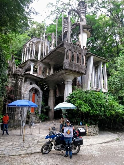 JARDIN SURREALISTA EDUARD JAMES