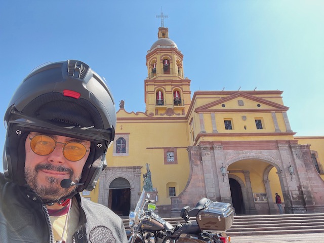 Templo y Convento de la Cruz