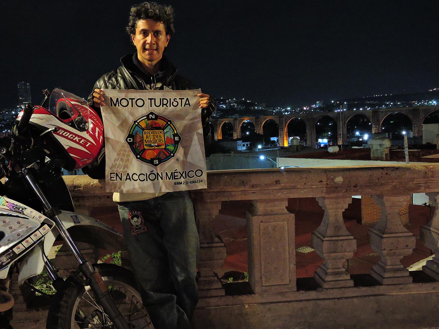 En el Acueducto de Querétaro