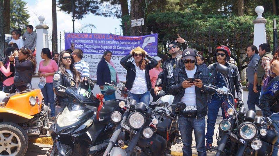 Buenas curvas rumbo a villa del carbon.