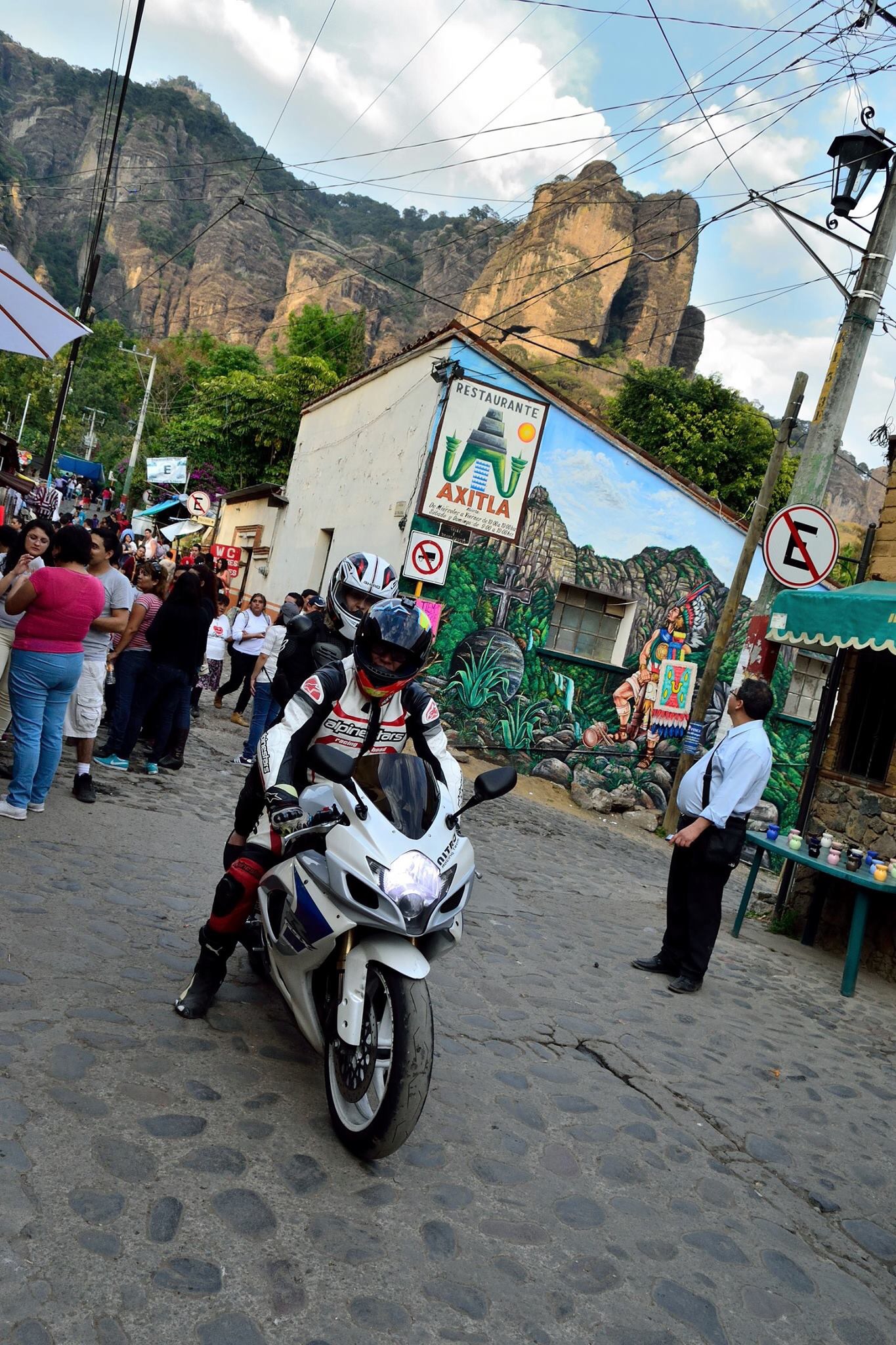 En el Tepozteco con mis dos Bebes