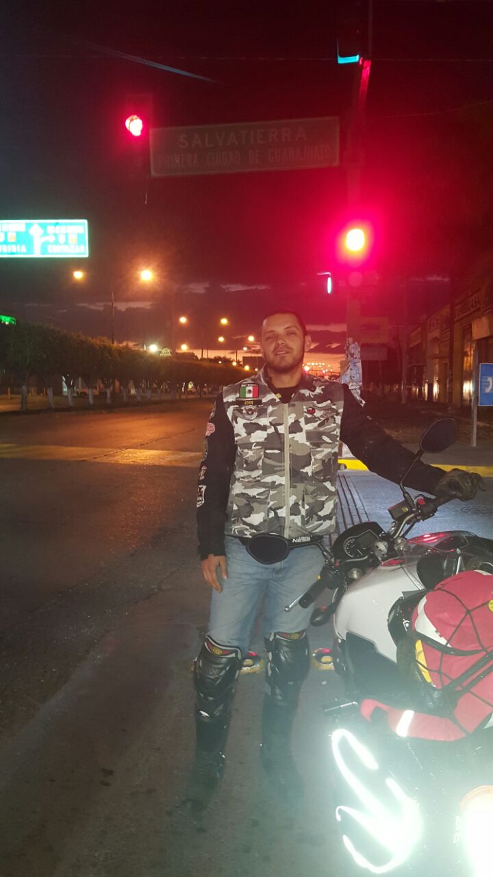 de noche por Salvatierra