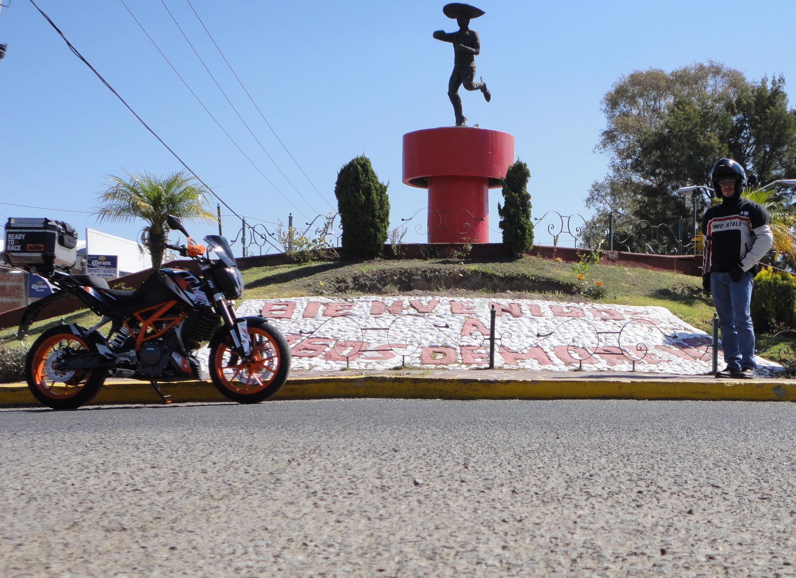 Glorieta del Charro – Lagos de Moreno, Jal. – Aprovechando la chamba