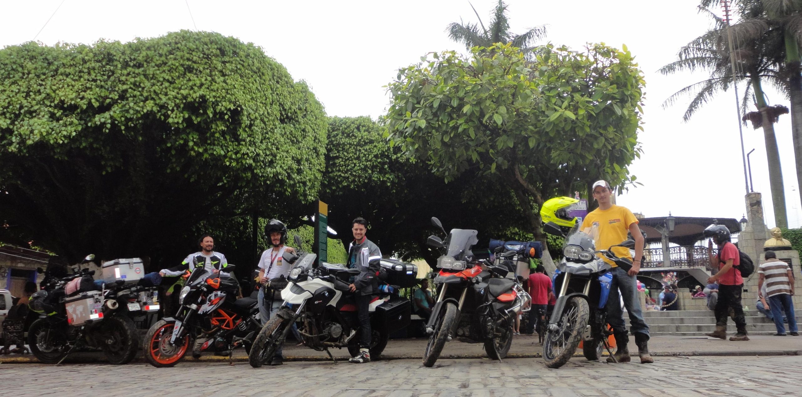 Plaza del Pueblo y Kiosco – Xilitla, SLP. – Gran rodada Sierra Gorda y Huasteca Potosina