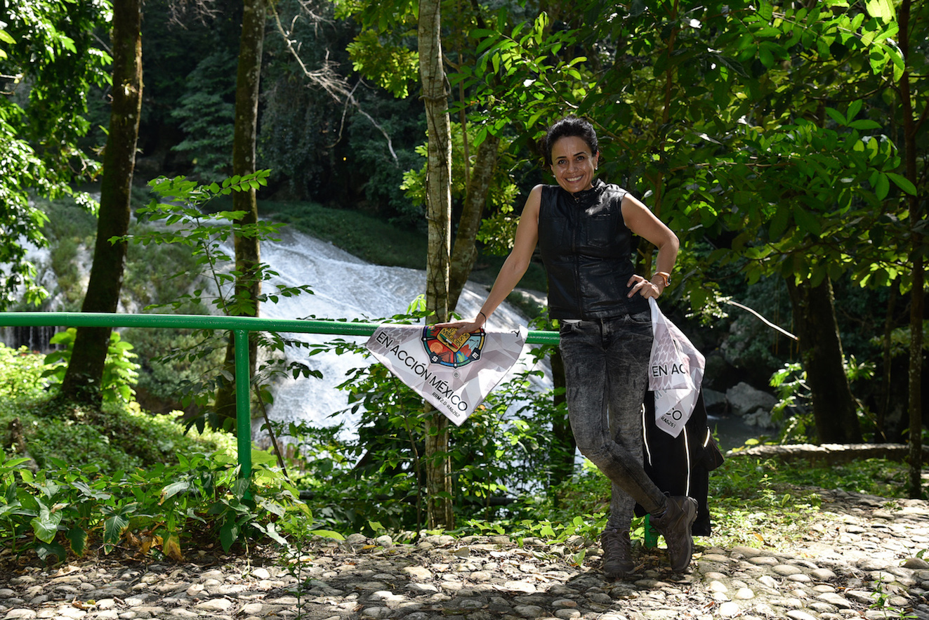 Cascada de agua blanca