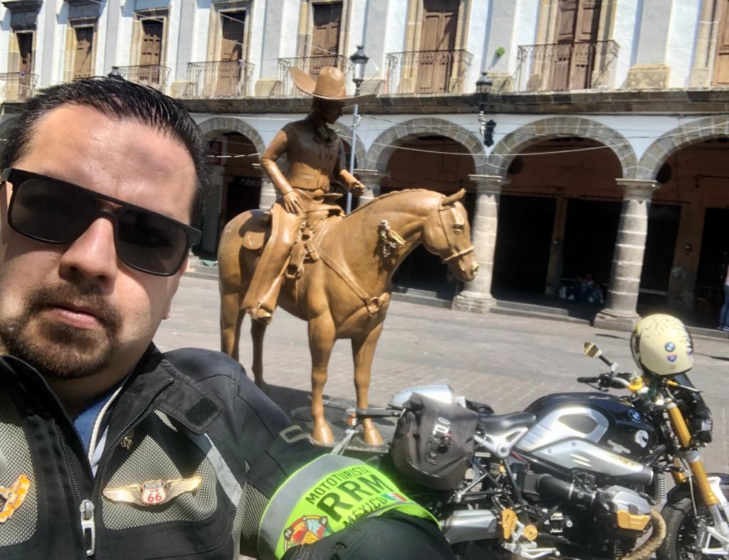 Estatua de Vicente Fernández