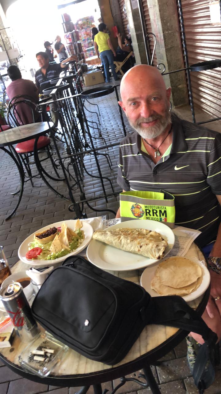 Tlayudas y Chapulines