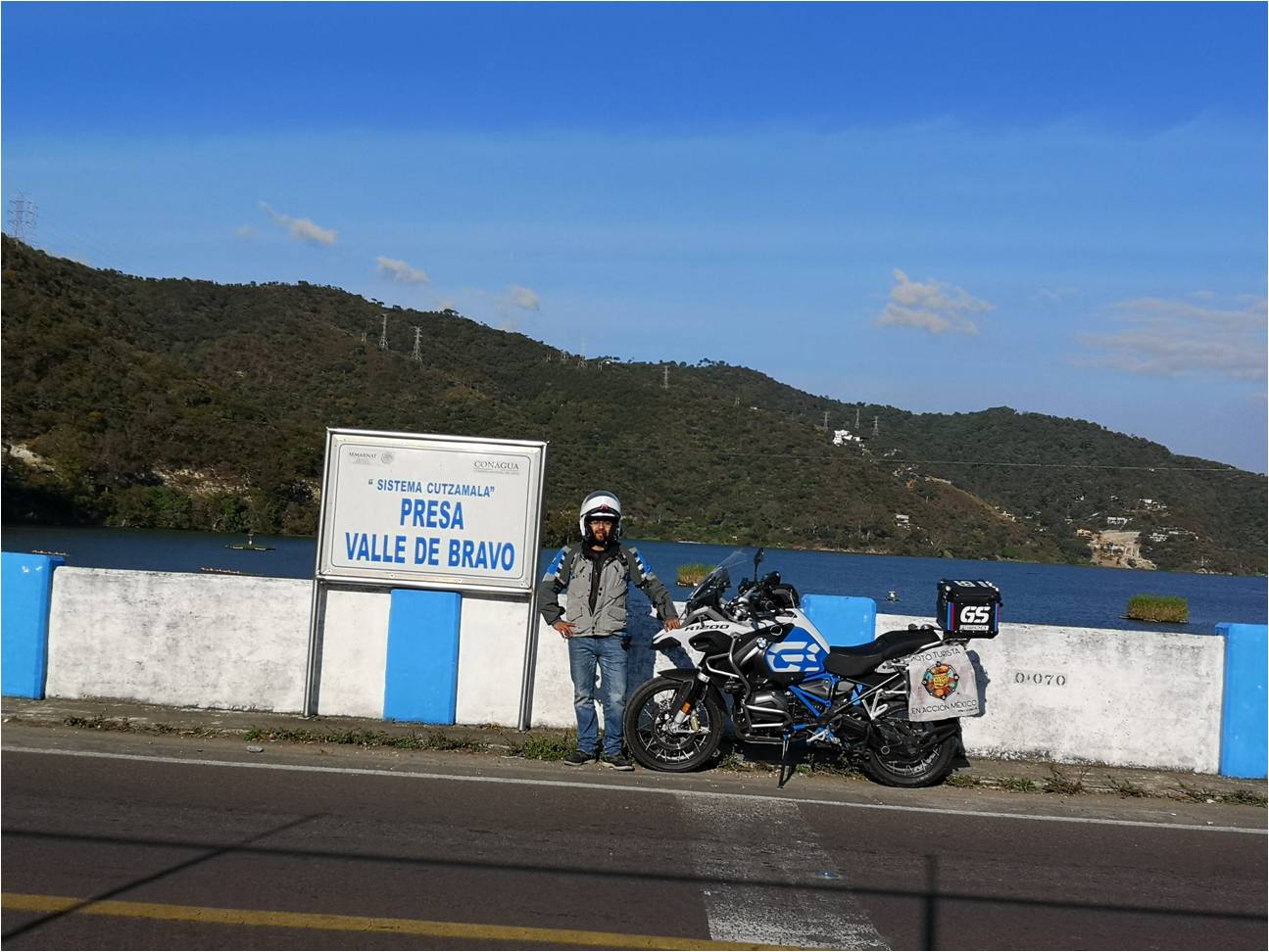 PRESA VALLE DE BRAVO ESTADO DE MEXICO AZUL