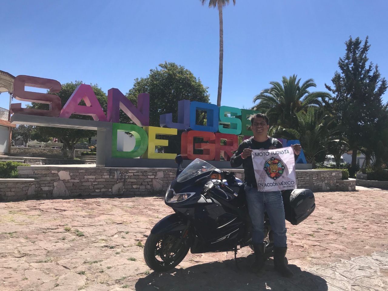 RODANDO A LA SOBERANA