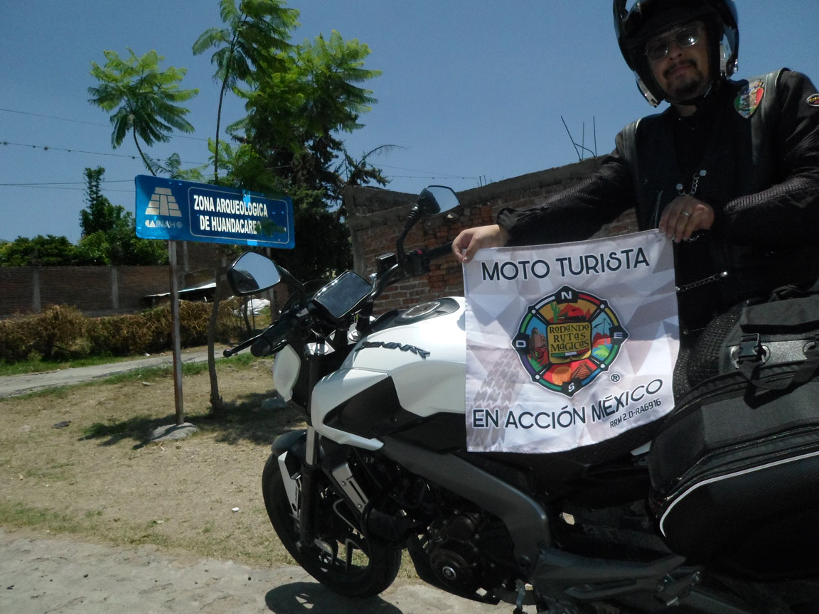 En la nopalera (Huacarandeo)