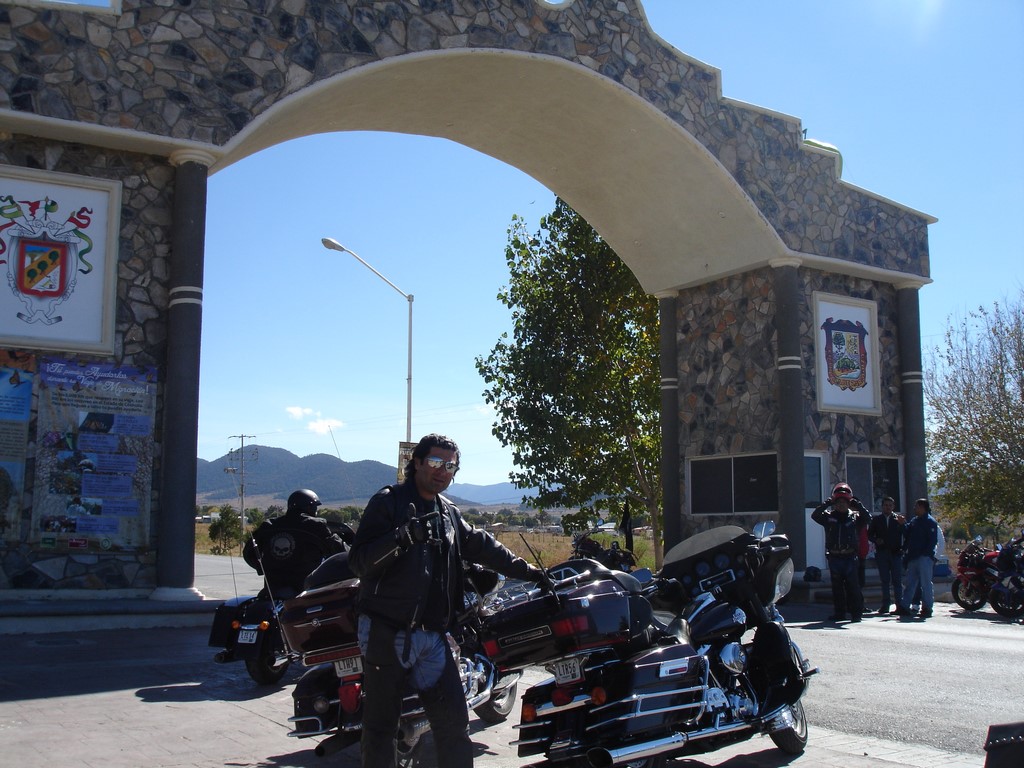 Entrada a la localidad San Antonio de las Alazanas