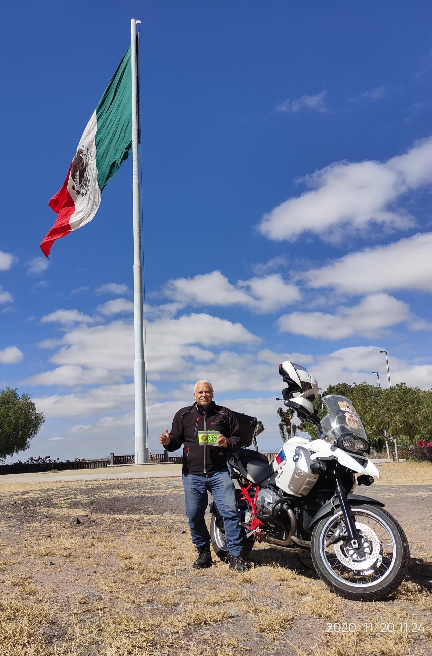 Asta con Bandera Izada