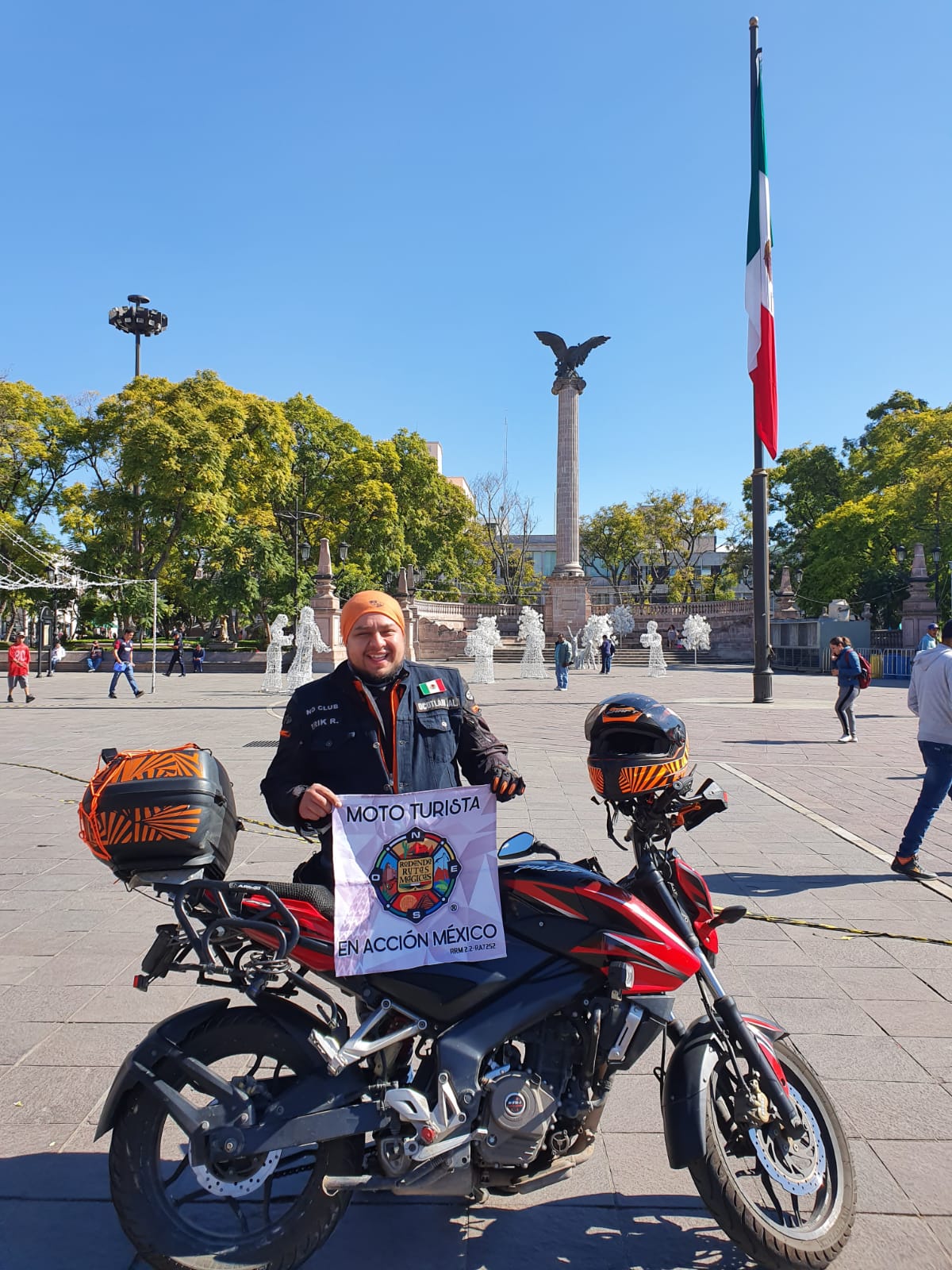 Exedra y Plaza de la Patria