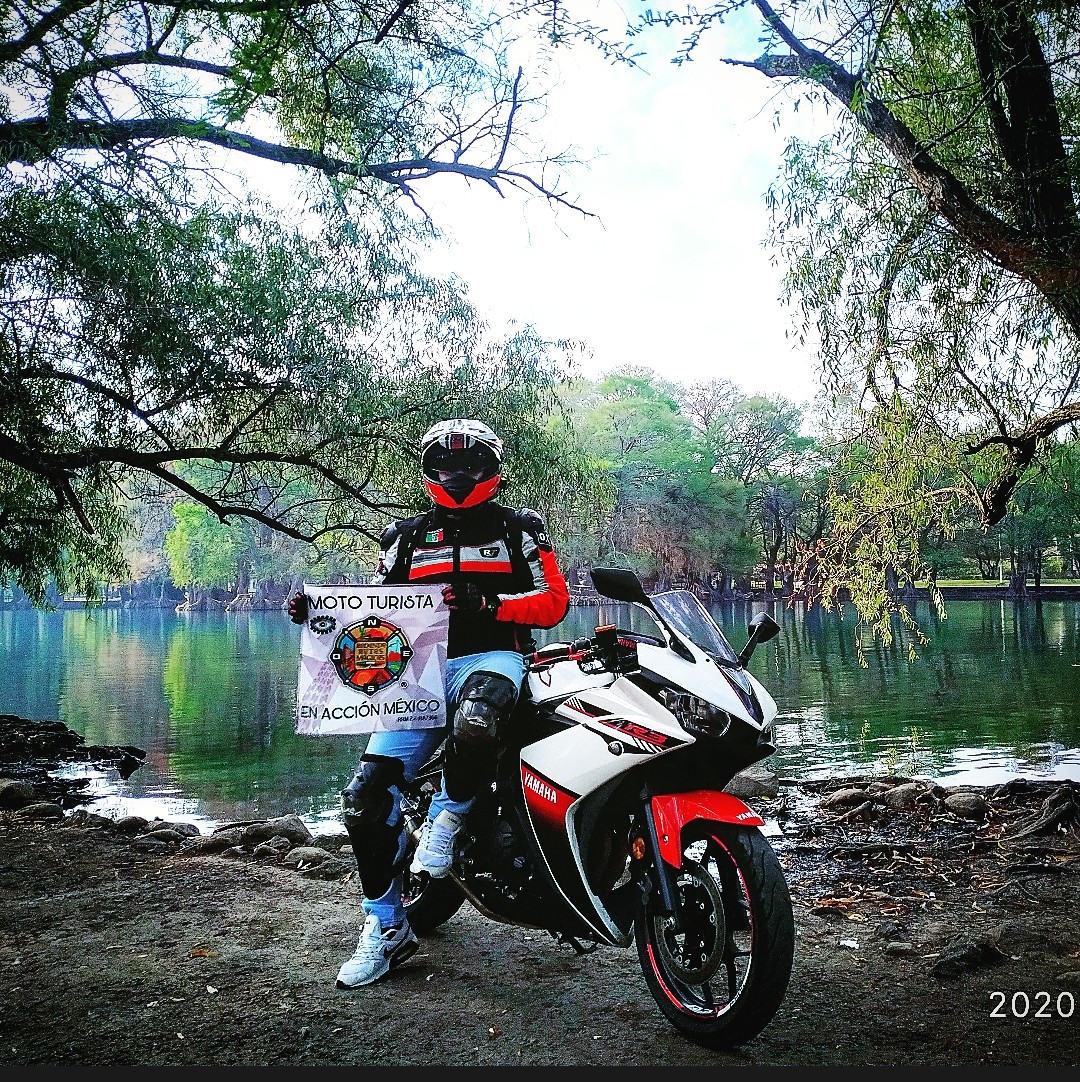 Rodando Lago de Camécuaro, Tangancícuaro, Michoacán, México.