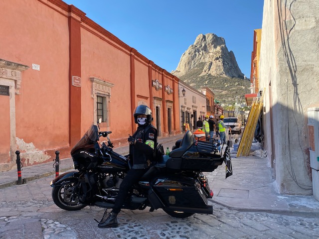 Alesita Biker Peña de Bernal
