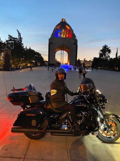 Alesita Biker Monumento a la Revolución