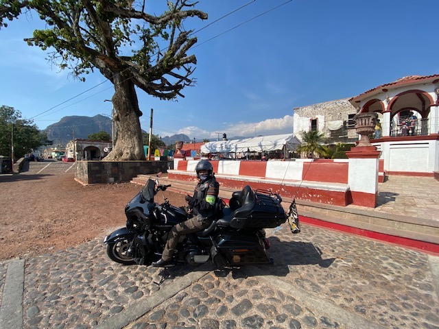 Alesita Biker Tlayacapan