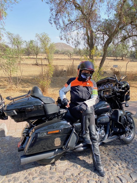 Alesita Biker  Teotihuacan