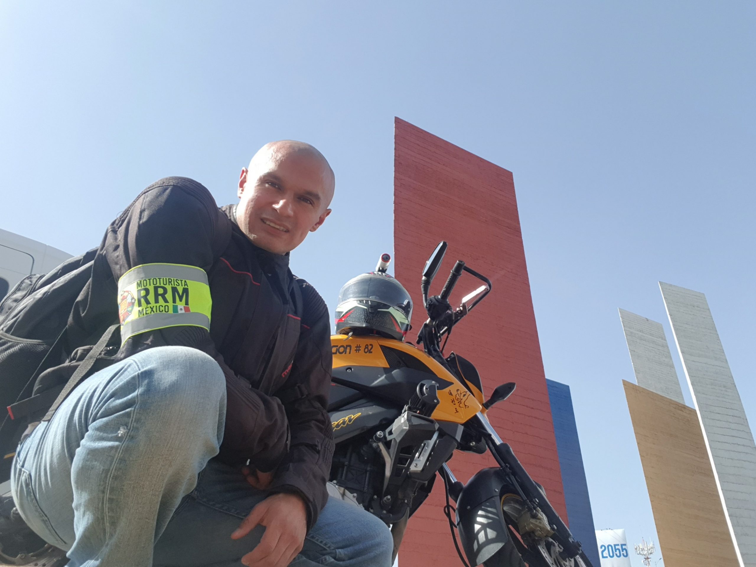 Visitando las Torres de Satélite