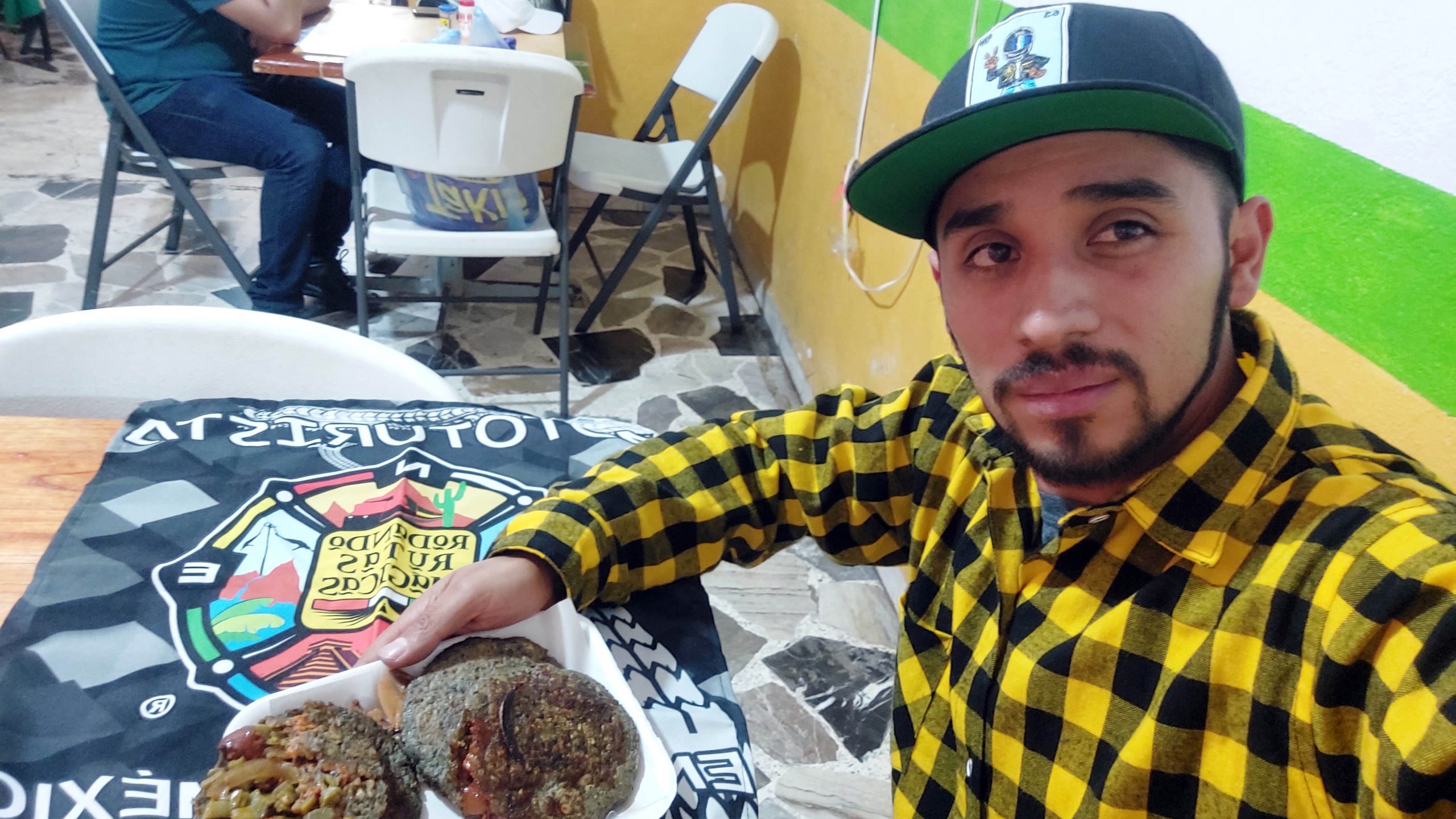 GORDITA DE NOPAL EN PENCA