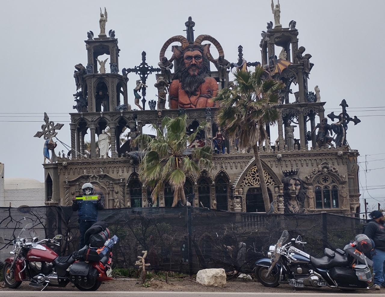 CARRETERA FAMOSA LA CENICIENTA DEL PASIFICO