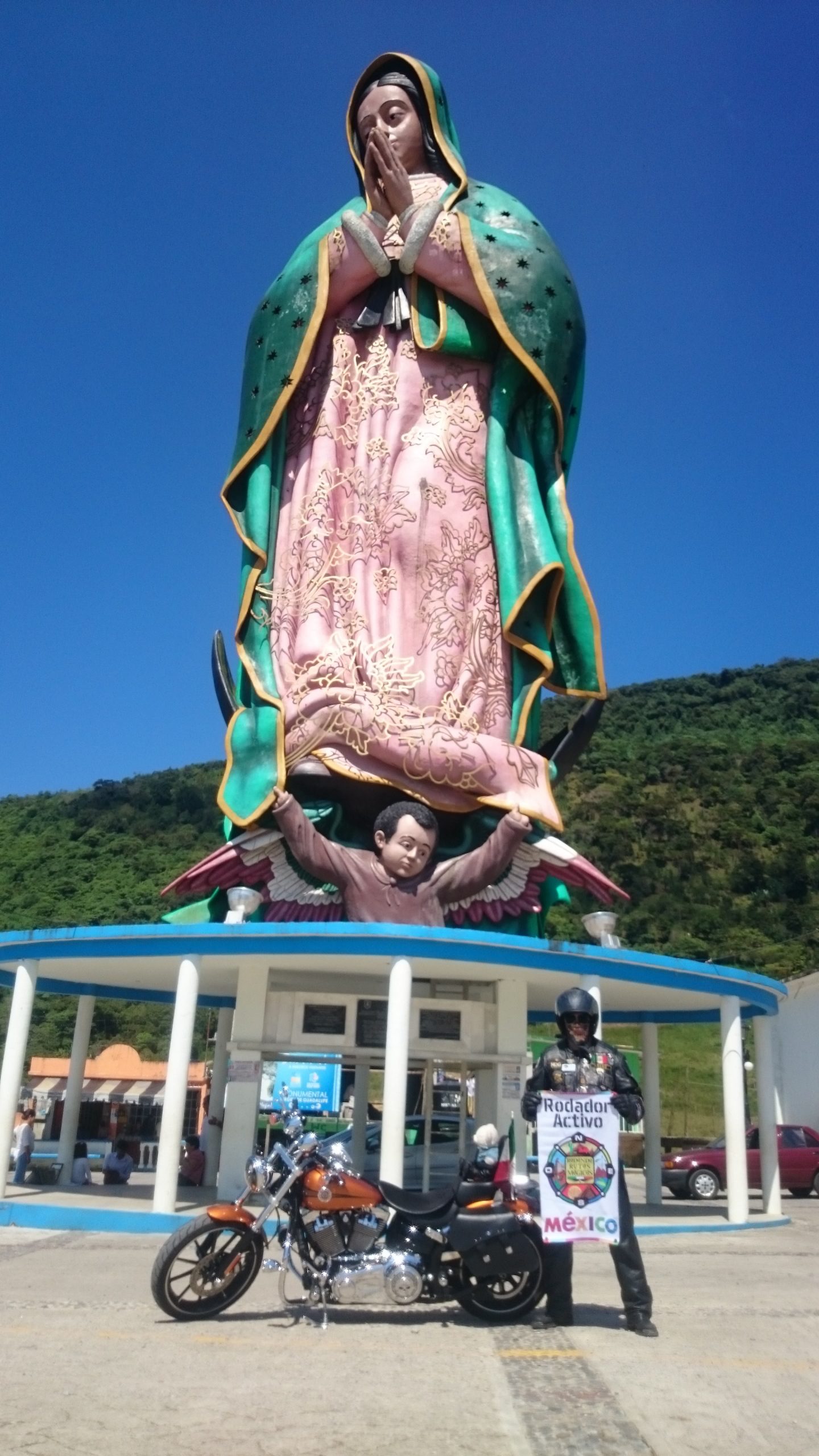 Monumental Virgen de Guadalupe