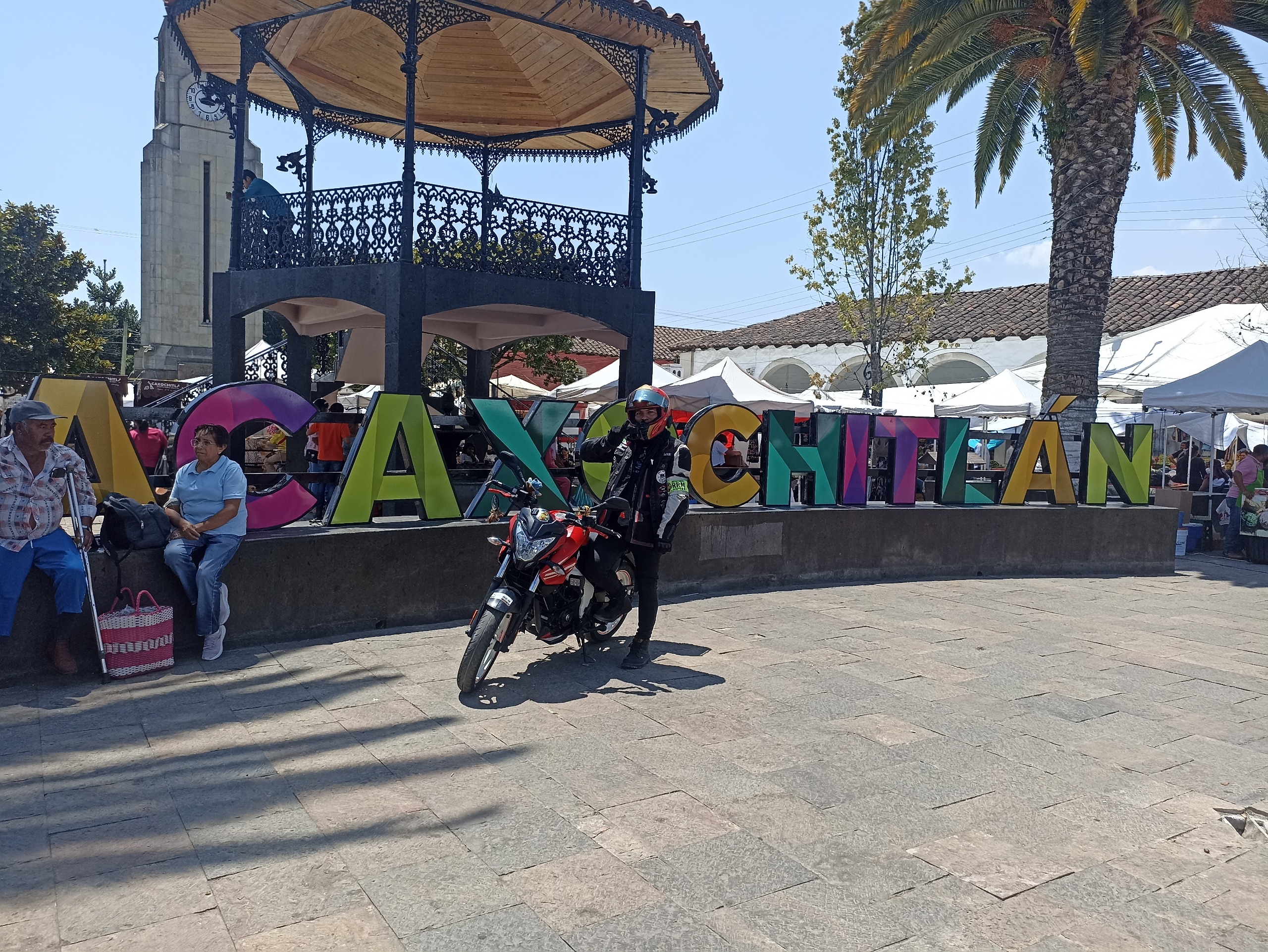 FOTO EN LAS LETRAS DE ACAXOCHITLAN