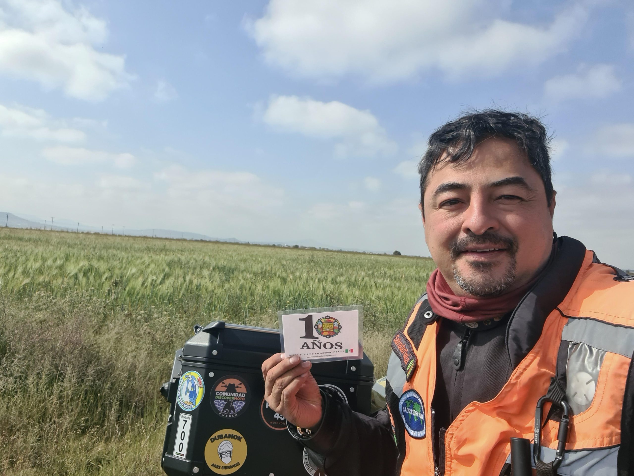 CARRETERA ENTRE CAMPOS DE CULTIVO