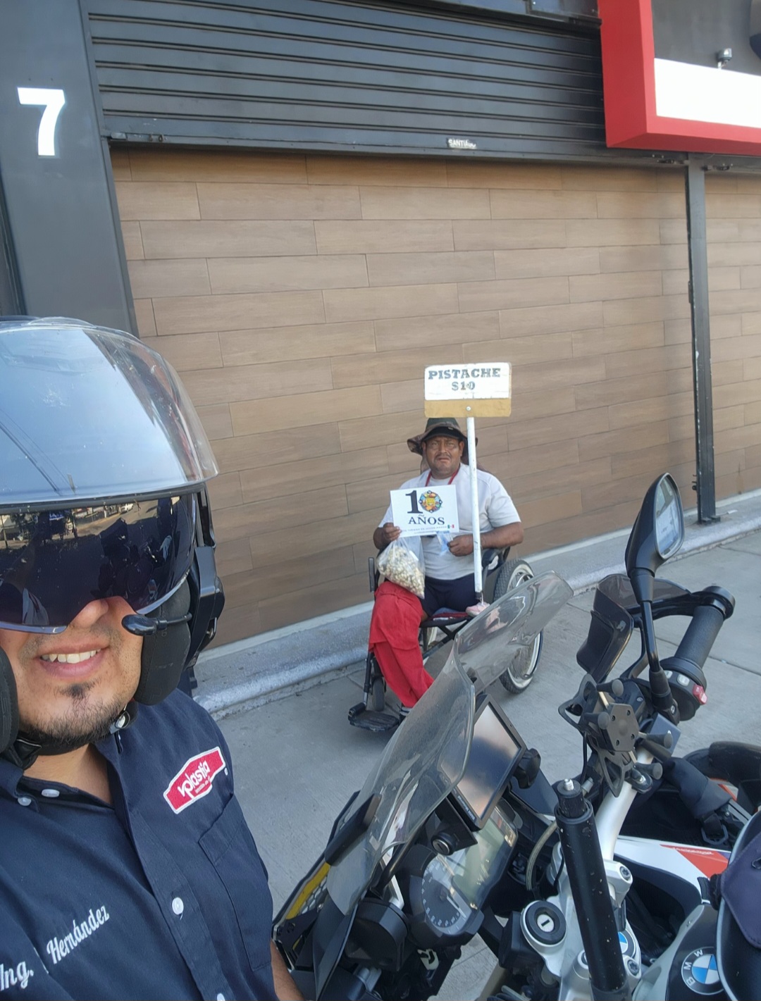 Haciéndole el día a alguien que lo necesita