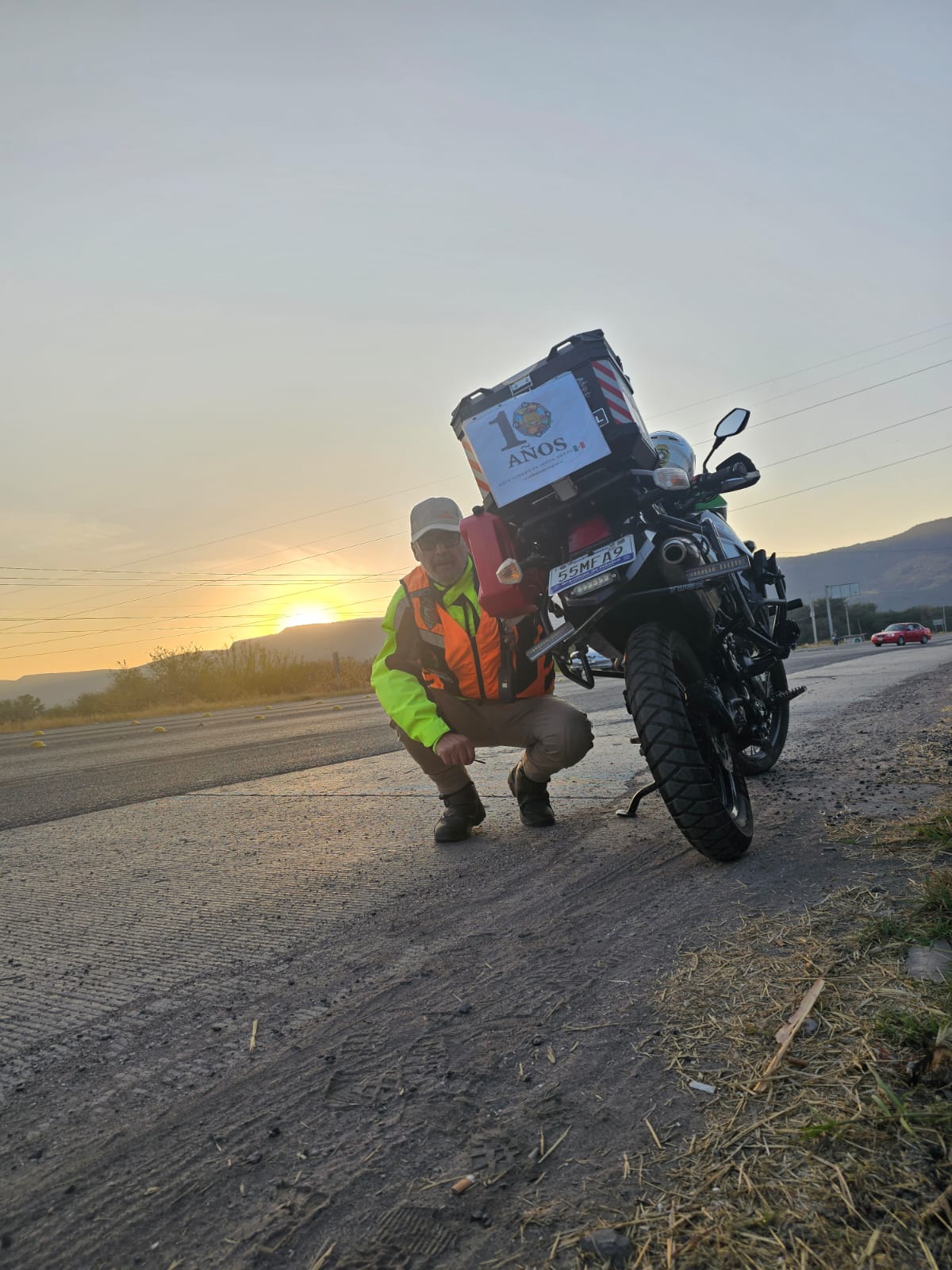 ATARDECER EN CARRETERA