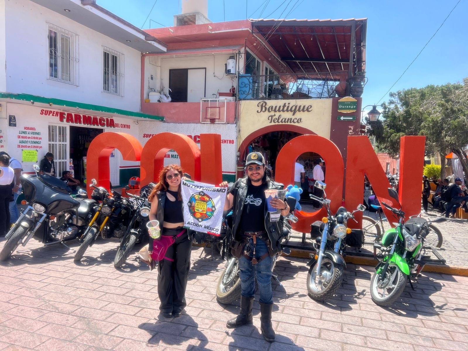 Letras en el centro de Colón