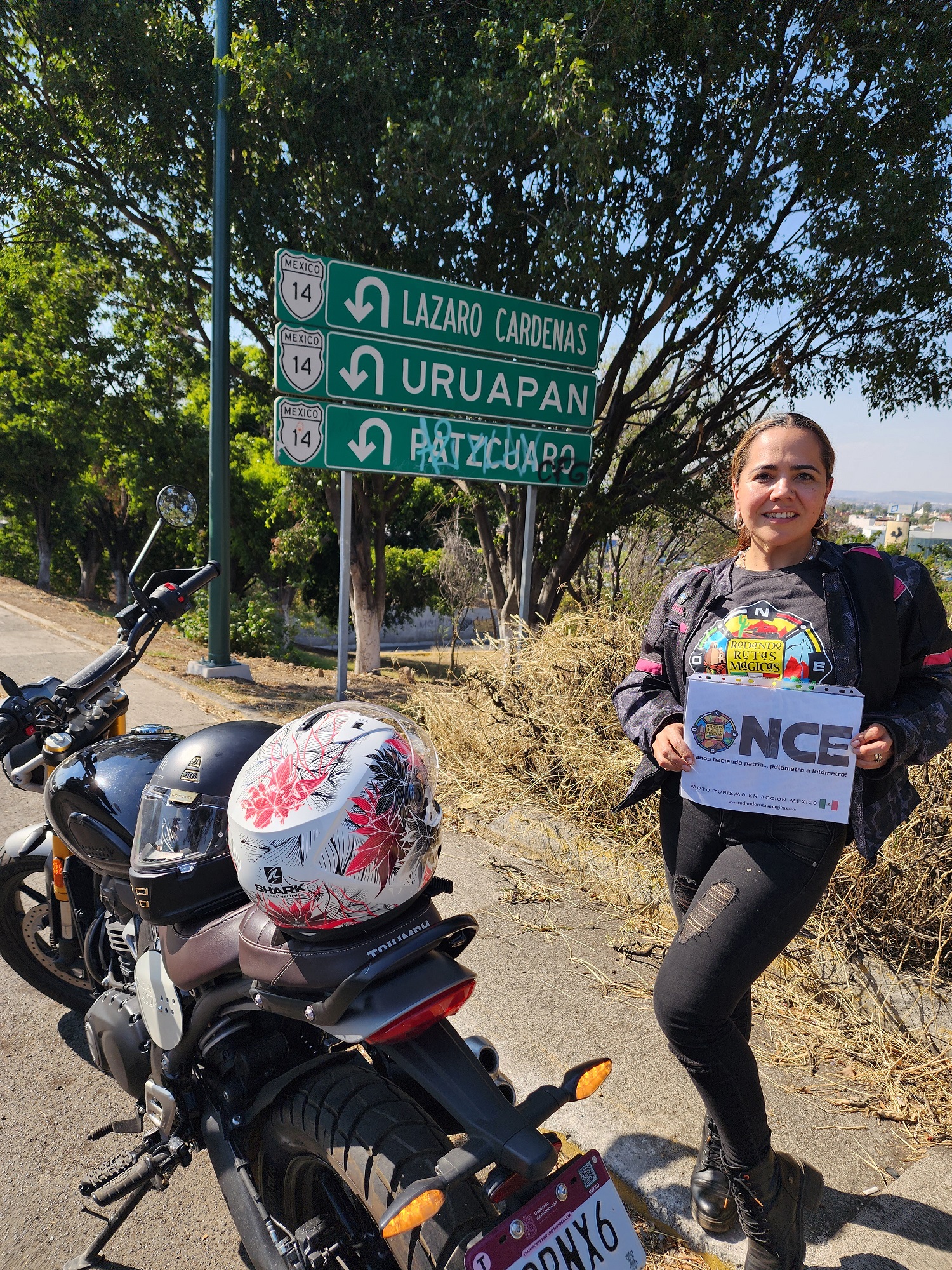 Palabra en Ruta con la inicial “L” del nombre de mi esposo (Luis), en letreros verdes de dirección (indicando “Lázaro Cárdenas”)