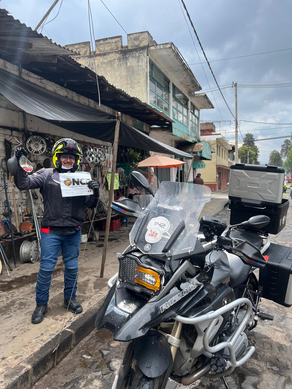 Accesorio de motocicleta con E : Espejo retrovisor