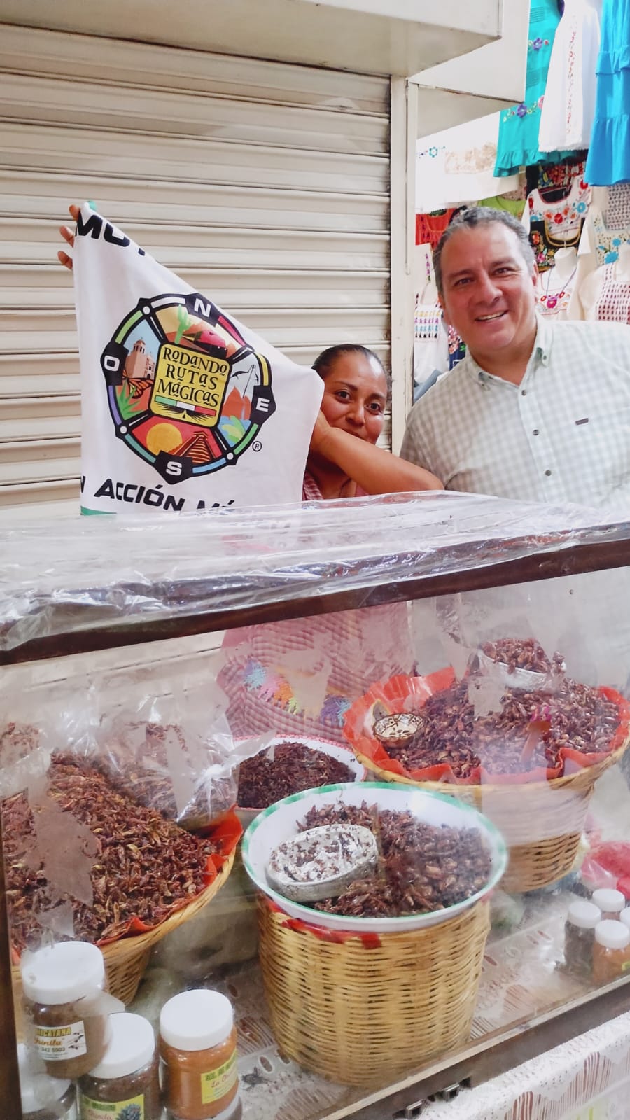 Chapulines en el mercado Benito Juárez