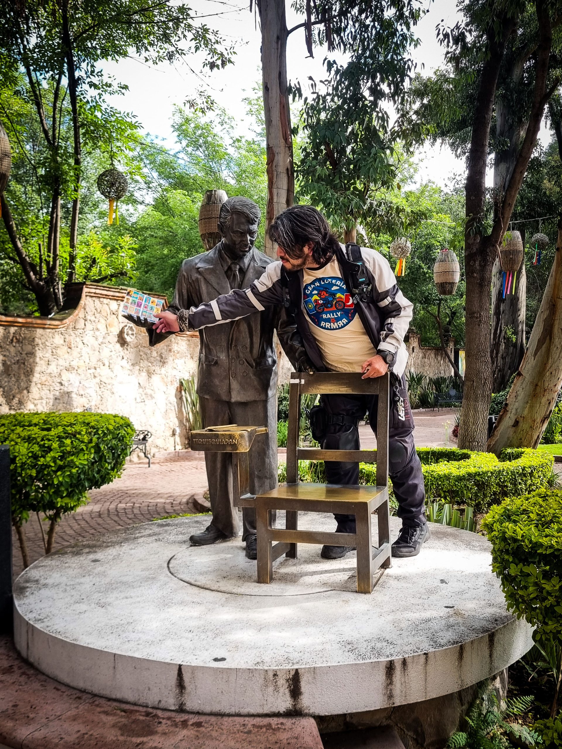 La estatua del profe
