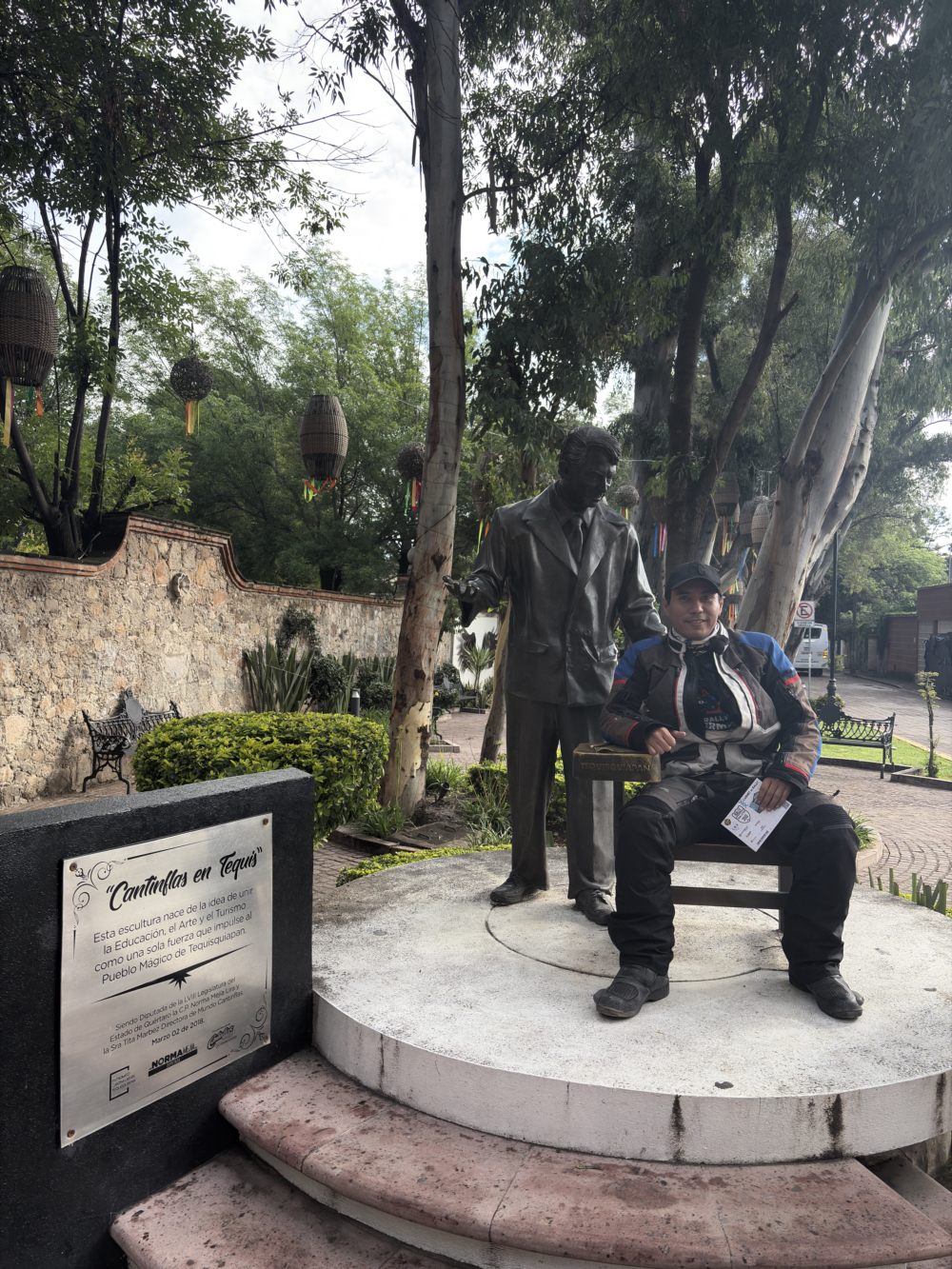 LA ESTATUA DEL PROFE