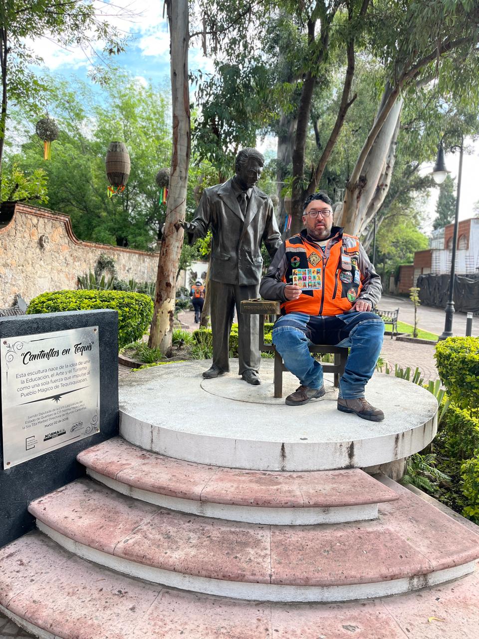 LA ESTATUA DEL PROFE CANTINFLAS