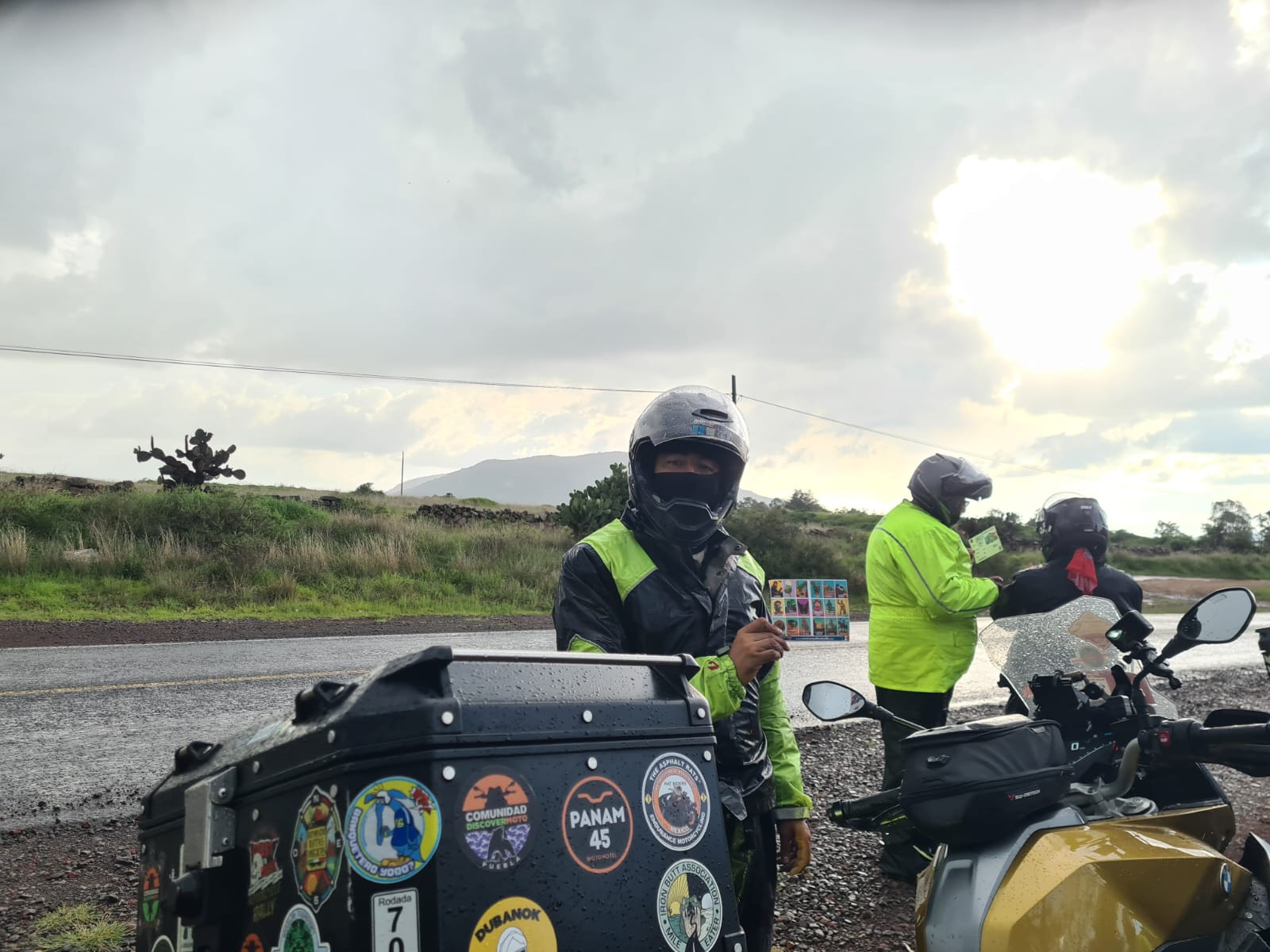 El Atardecer Carretero