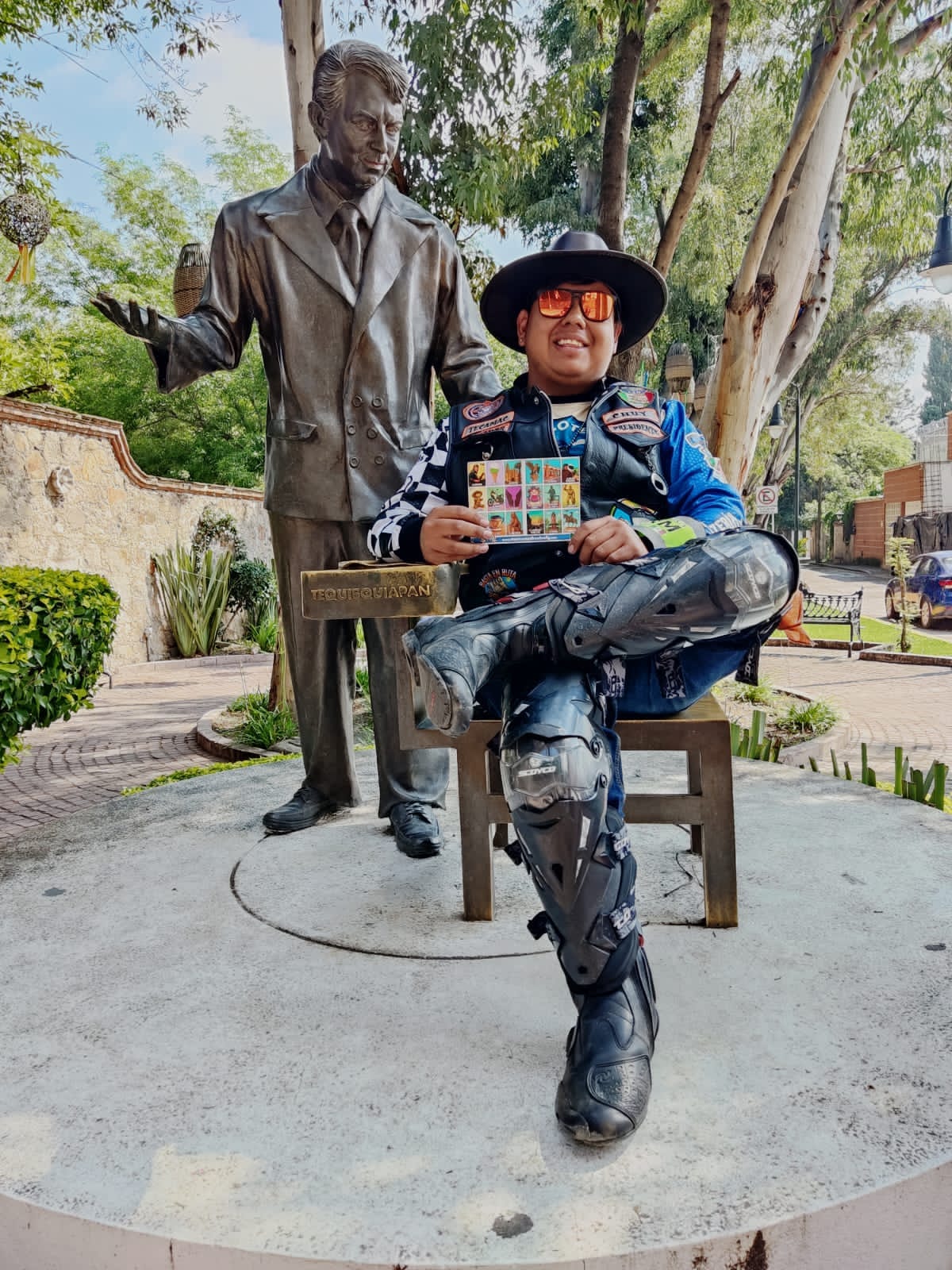 LA ESTATUA DEL PROFE 👨‍🏫