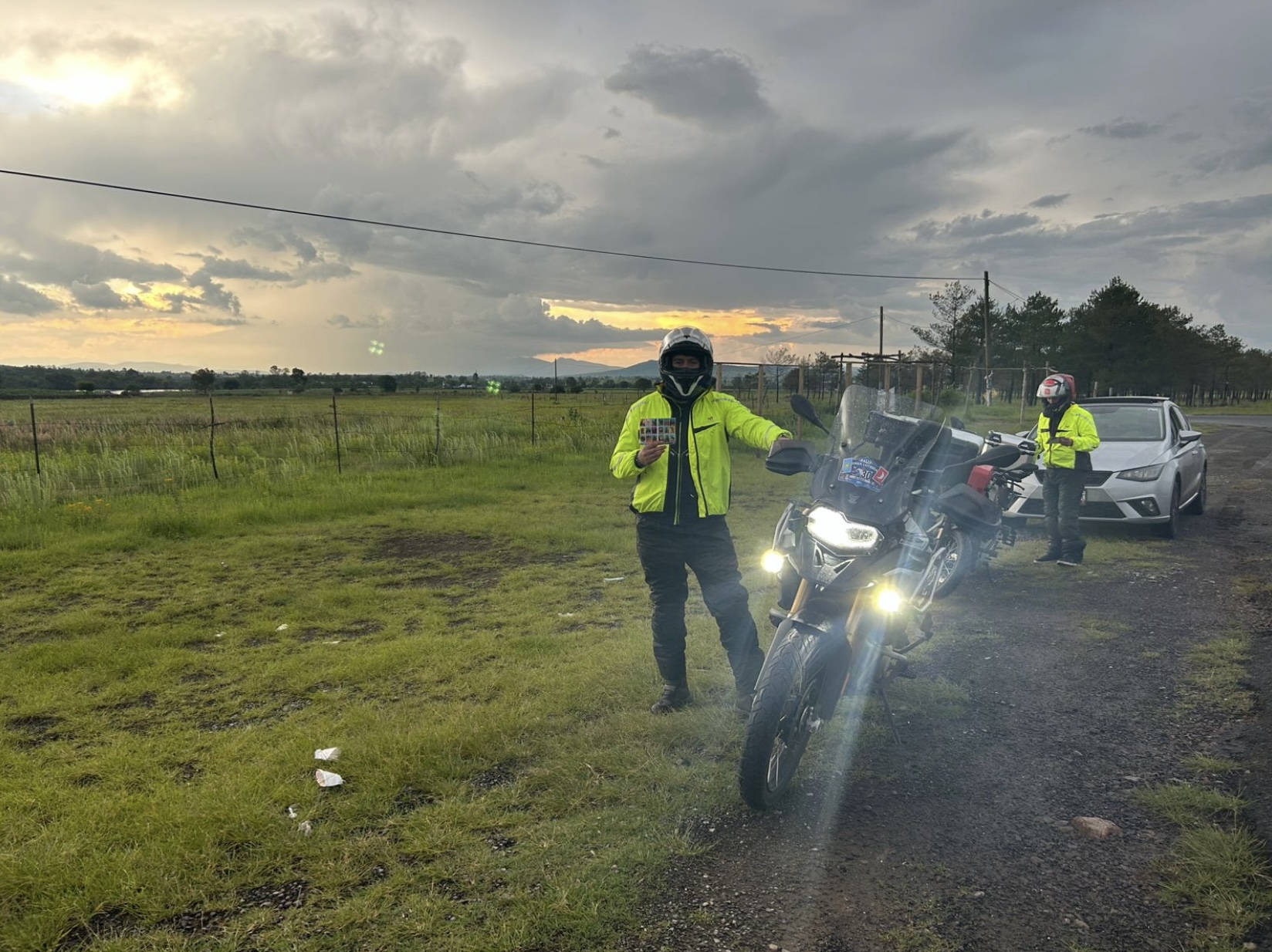 El Atardecer carretero