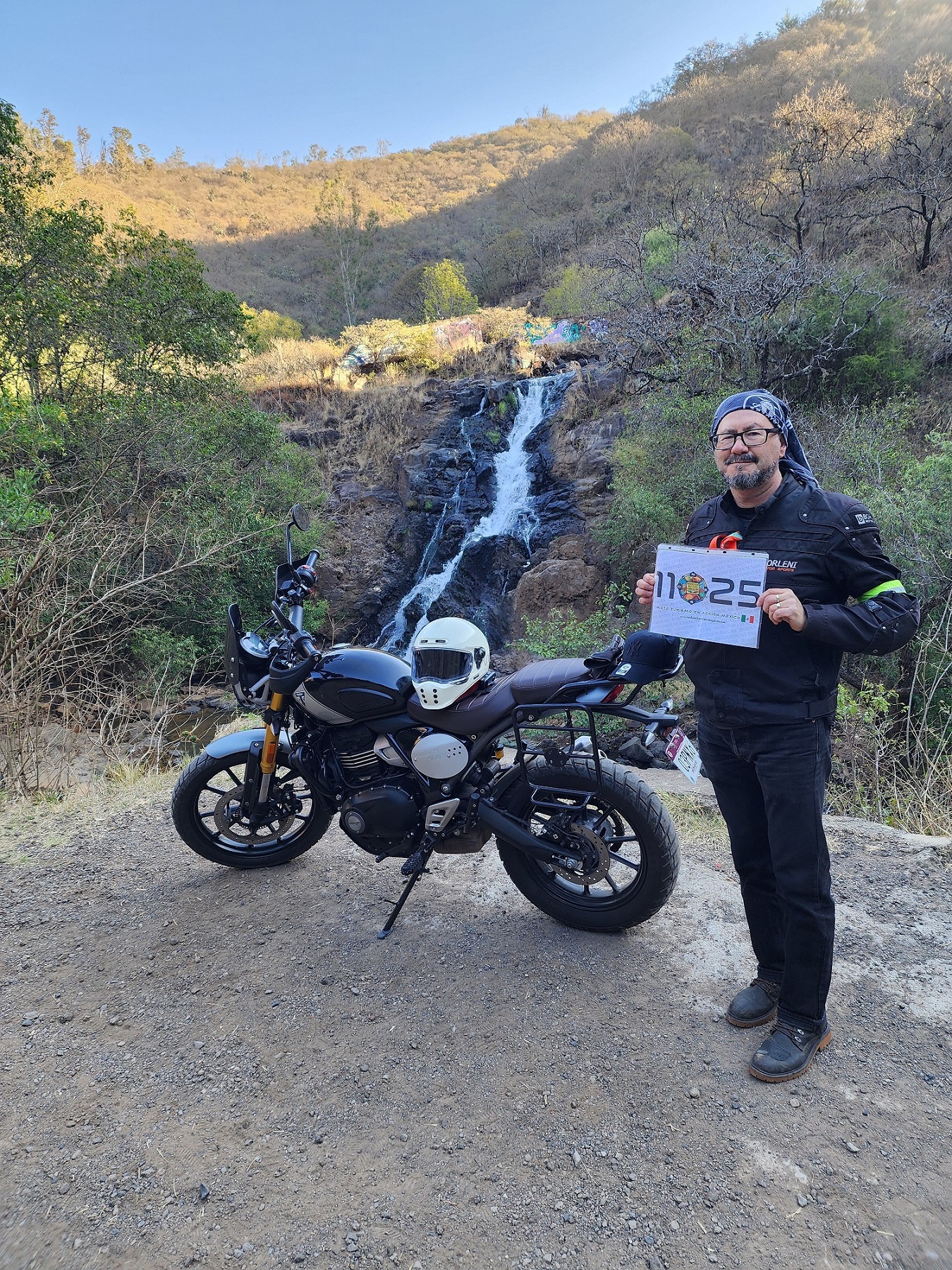 RRM Expedición 11:25, Cascada Viva