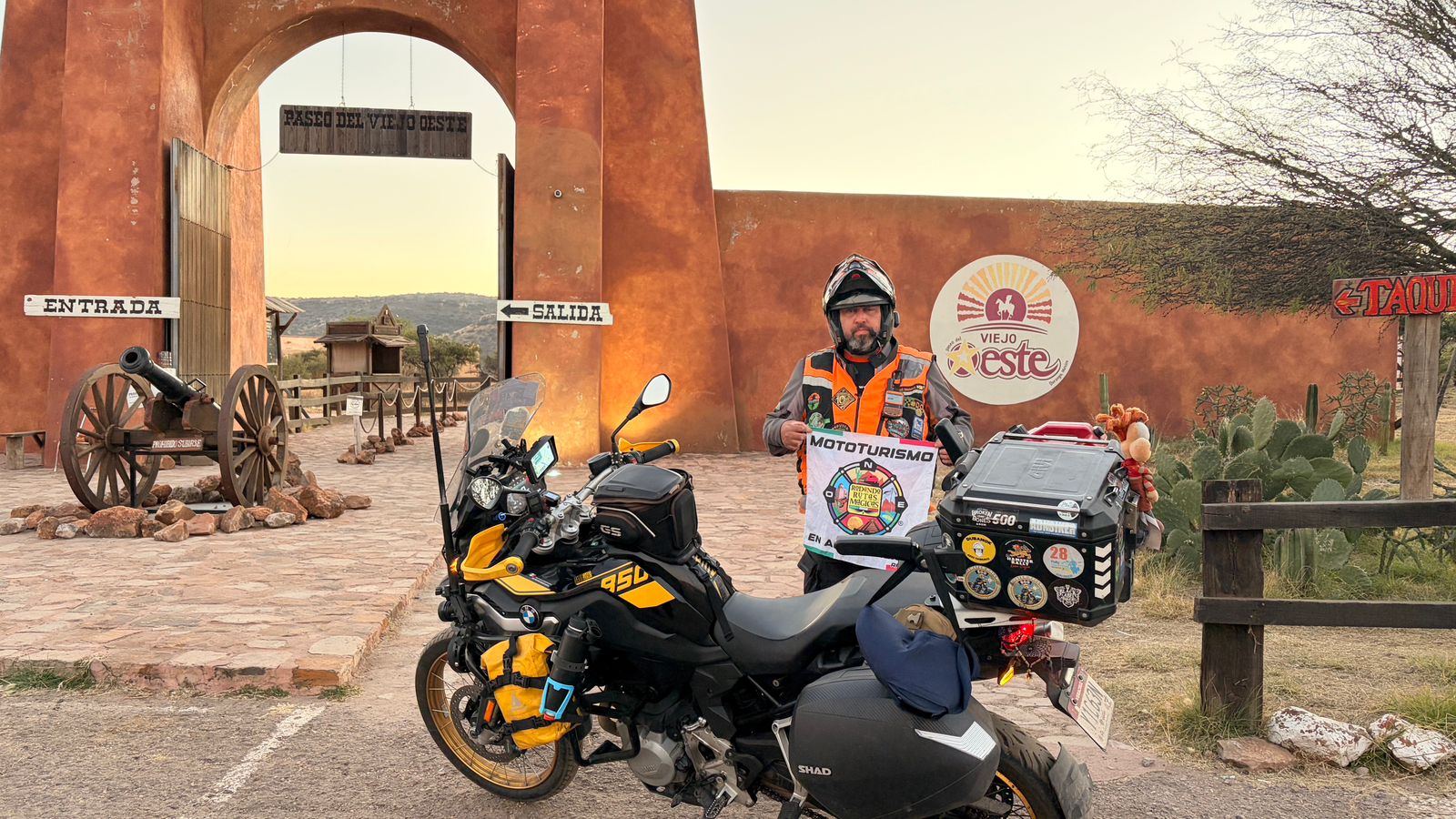 PASEO DEL VIEJO OESTE