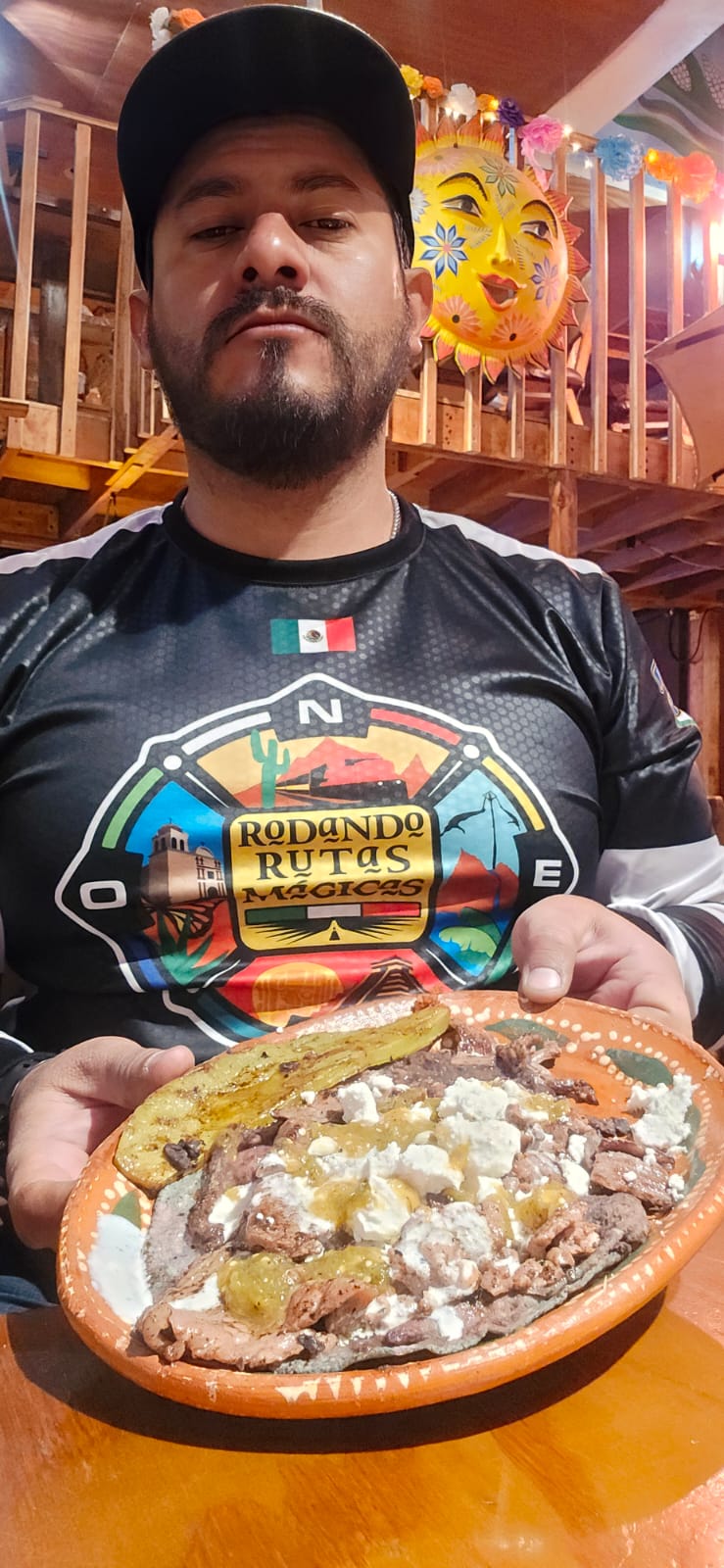 Comiendo un huarachito