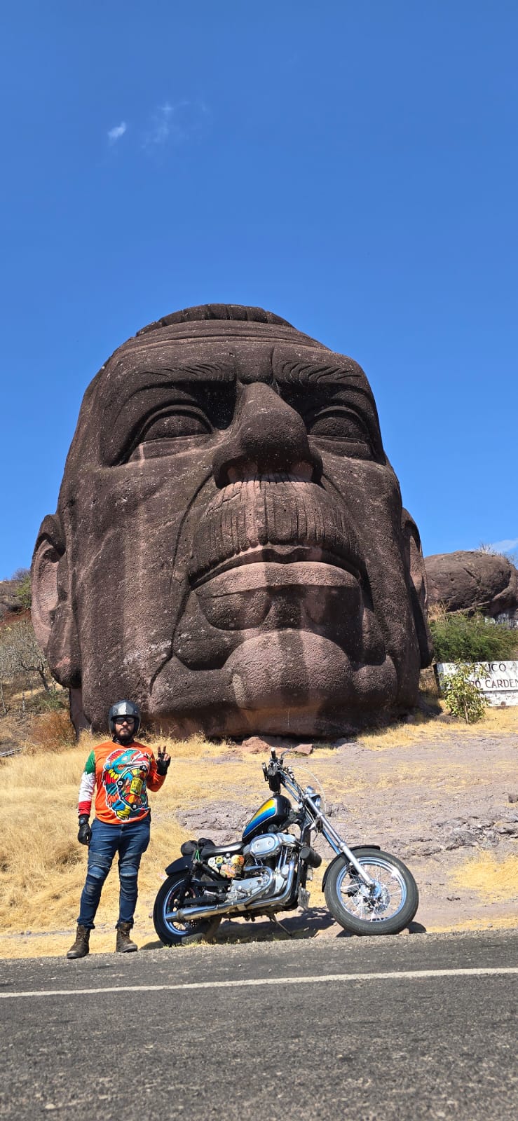 Cabeza lazaro Cardenas