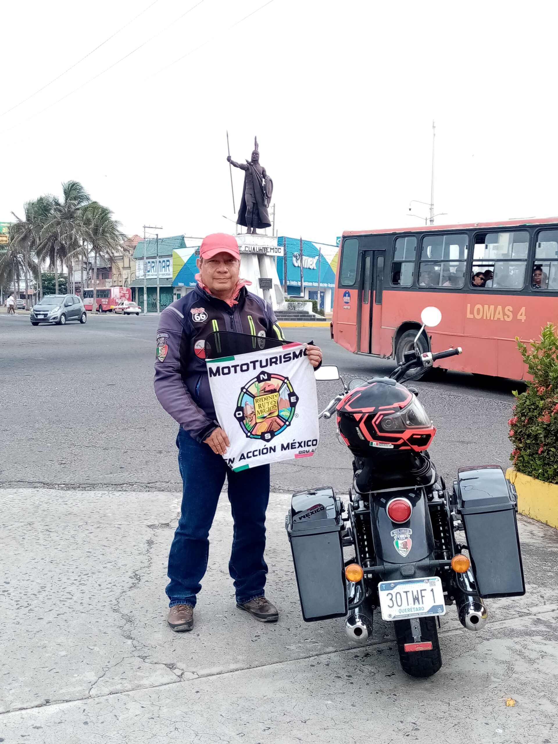 Escultura en Veracruz de Cuauhtémoc, último emperador Azteca – México Único Personajes Mexicanos