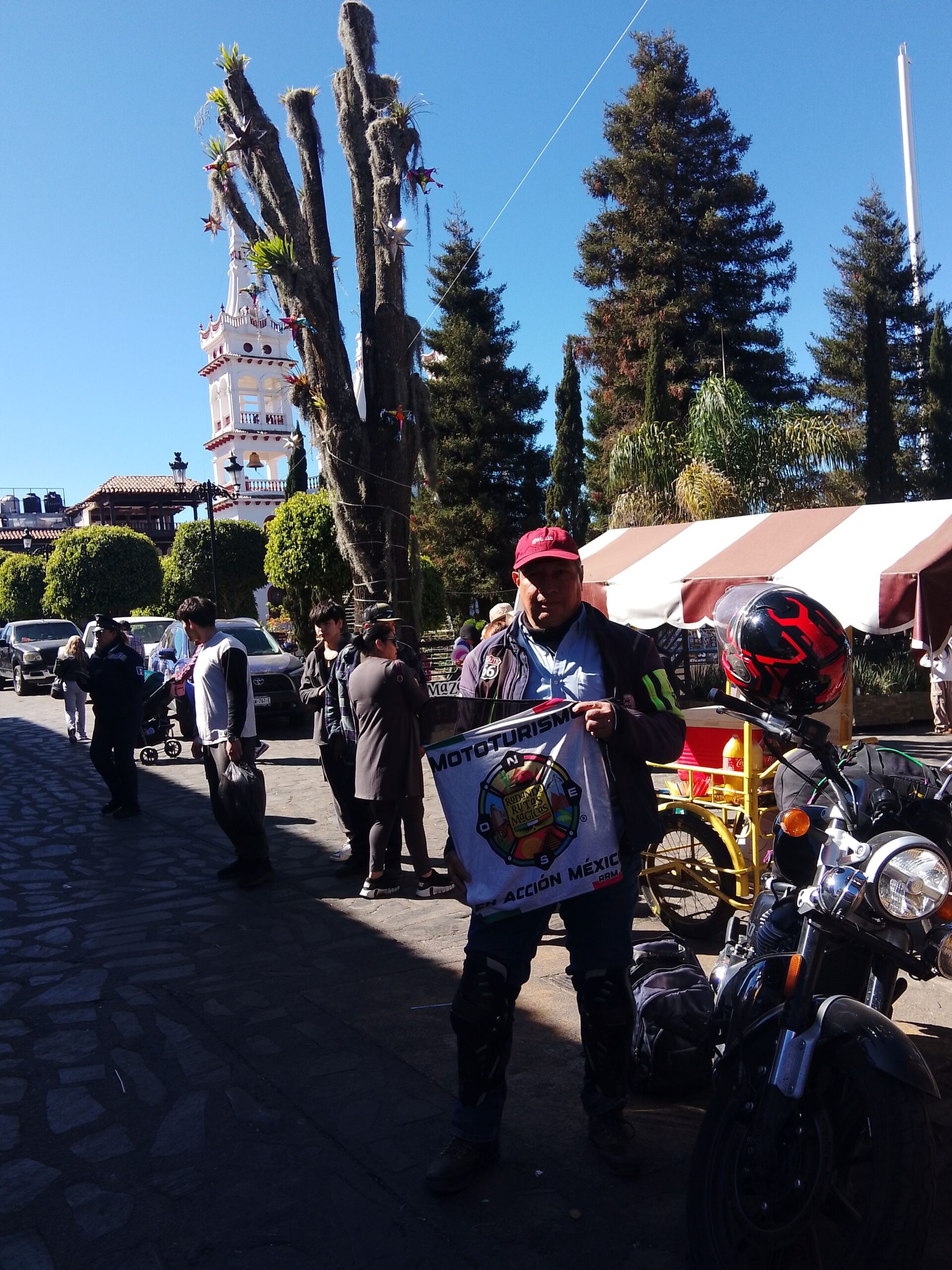 Jardín y Parroquia de San Cristobal en Mazamiltla, Jalisco Pueblo Mágico