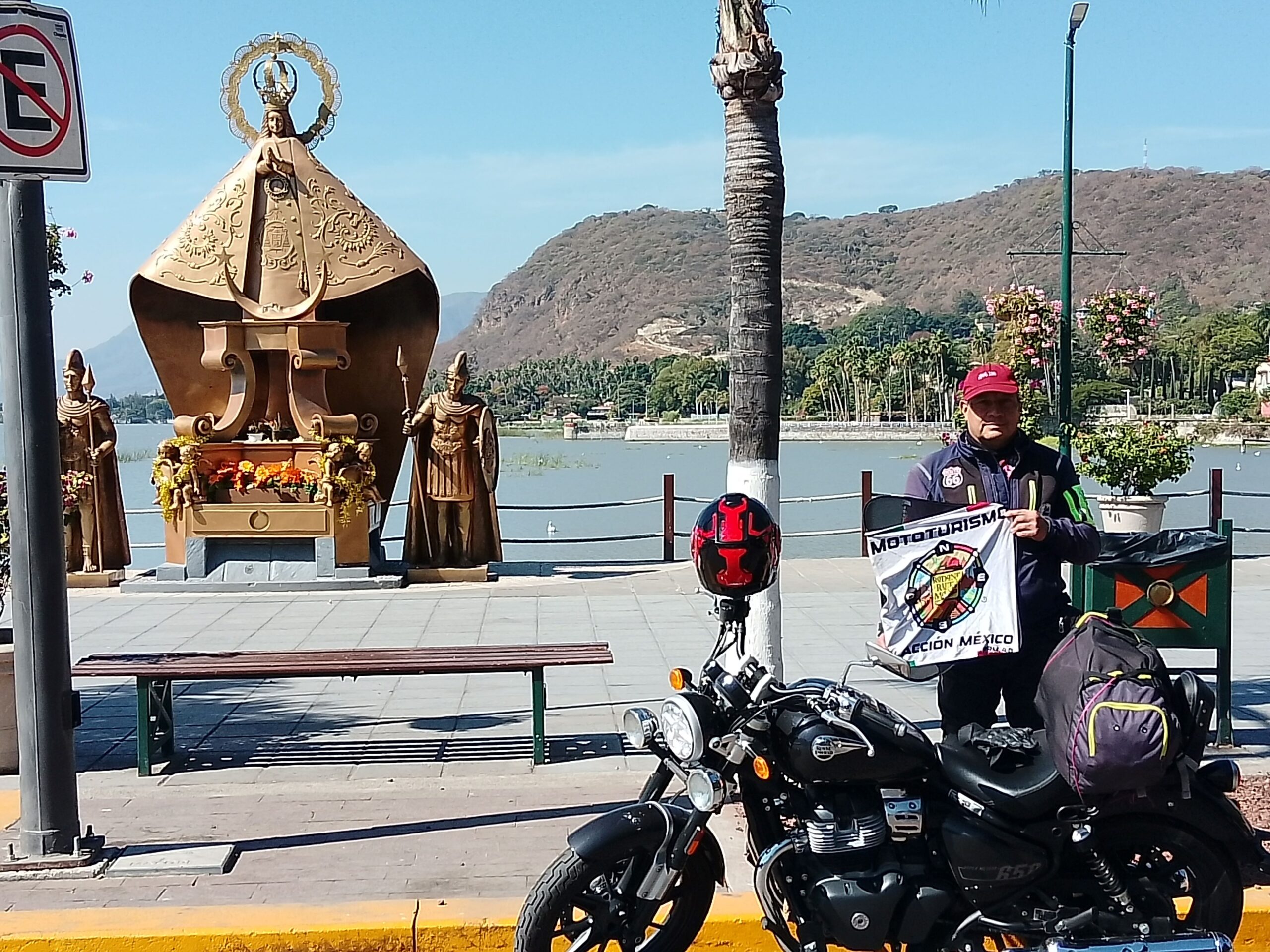Malecón del Lago de Chapala, Jalisco México Azul